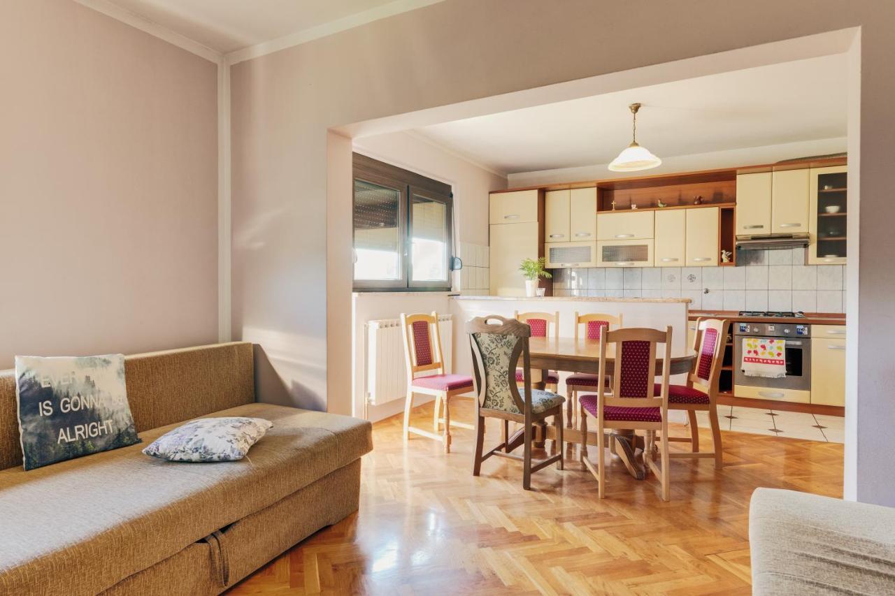 Apartments Lucija Слуни Экстерьер фото