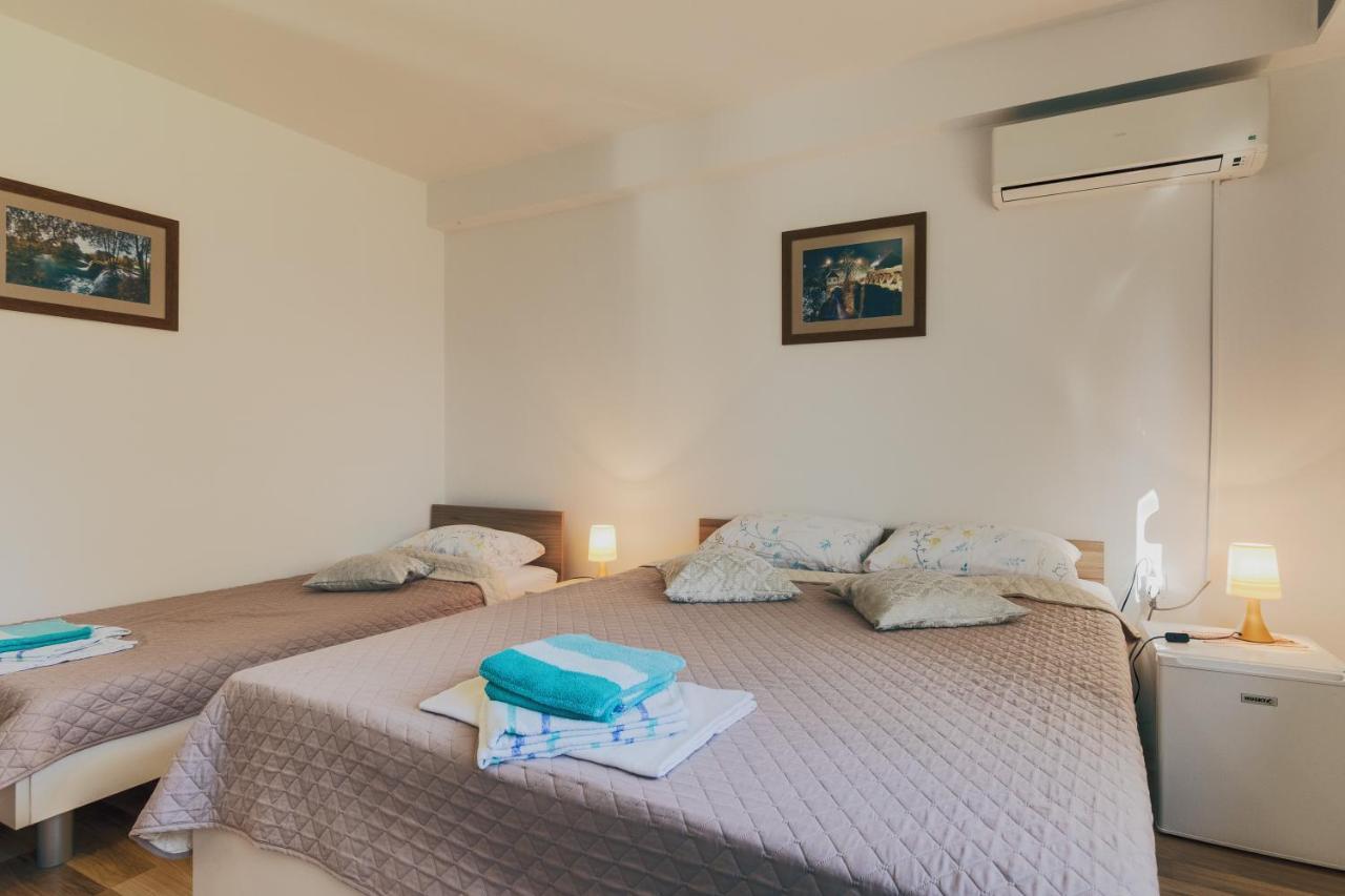 Apartments Lucija Слуни Экстерьер фото