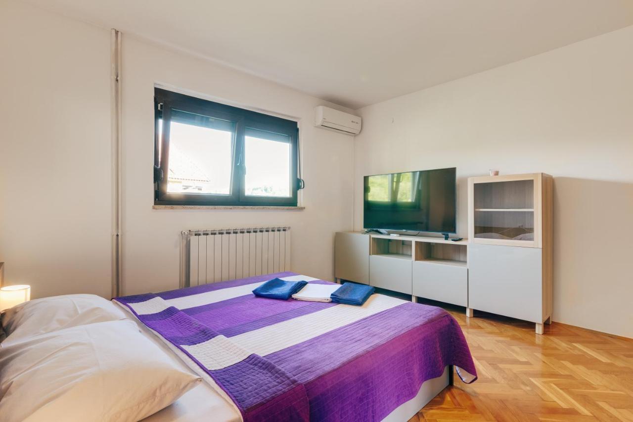 Apartments Lucija Слуни Экстерьер фото