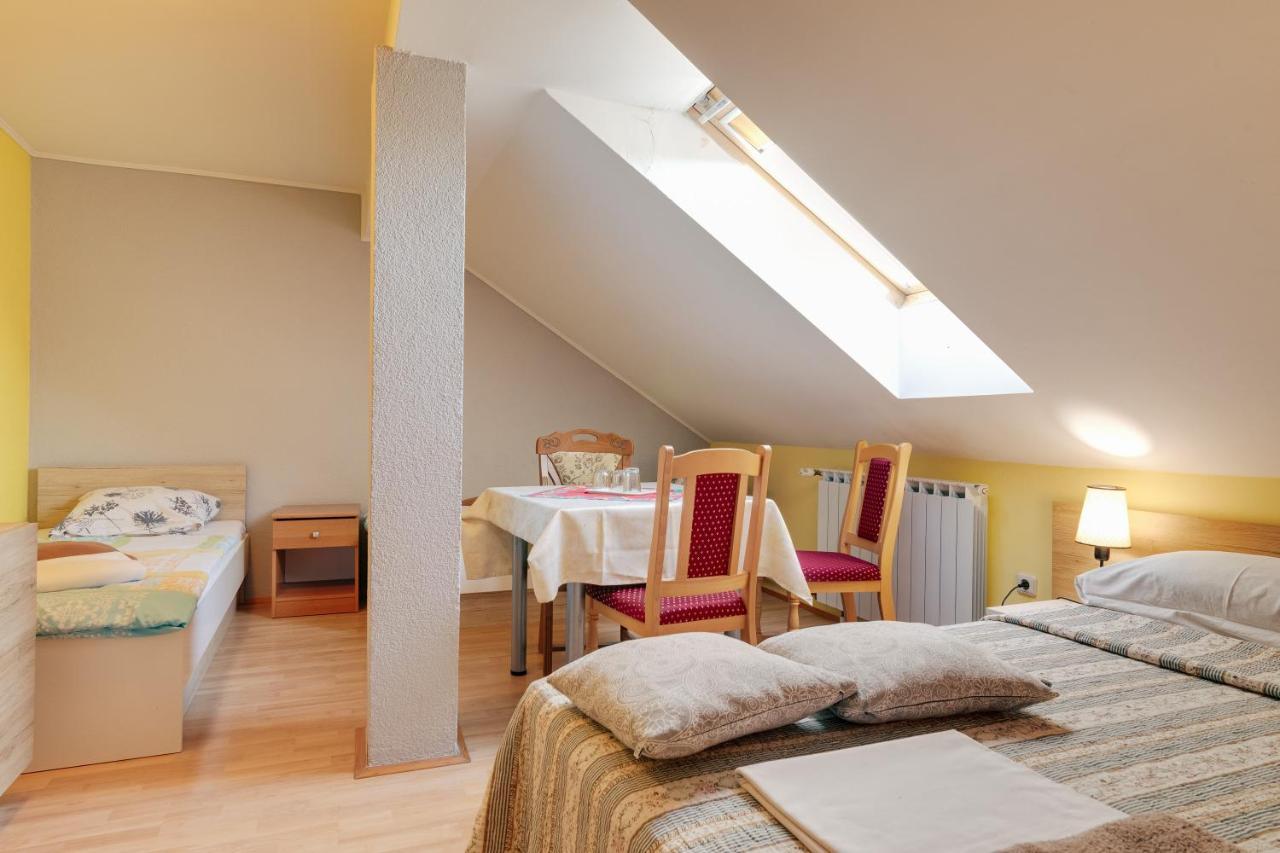 Apartments Lucija Слуни Экстерьер фото