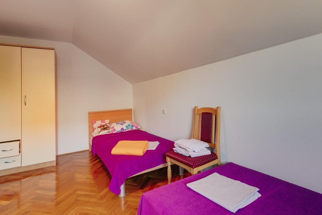 Apartments Lucija Слуни Экстерьер фото