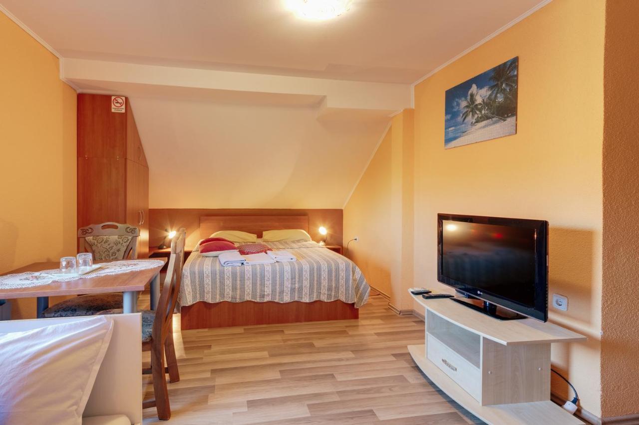 Apartments Lucija Слуни Экстерьер фото