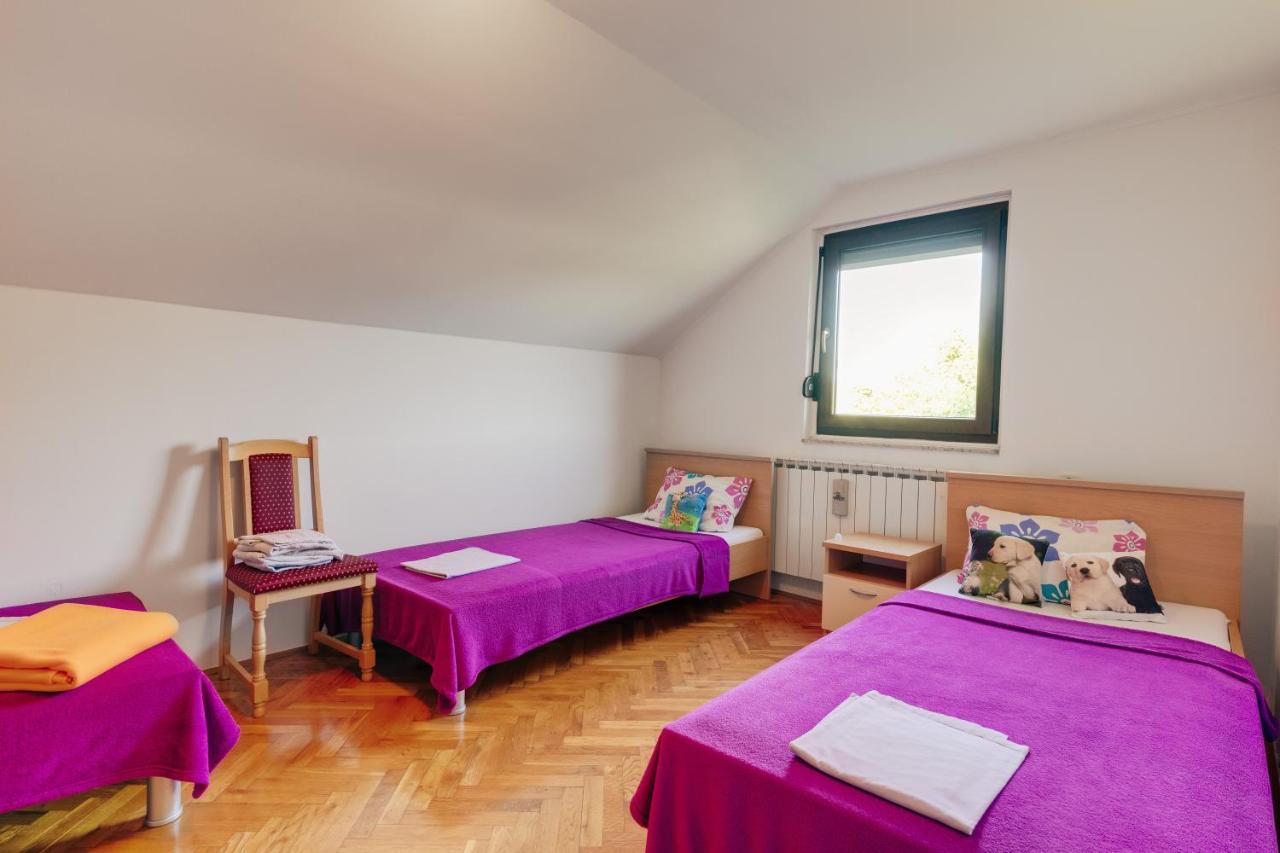 Apartments Lucija Слуни Экстерьер фото