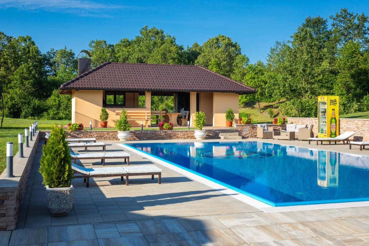 Apartments Lucija Слуни Экстерьер фото