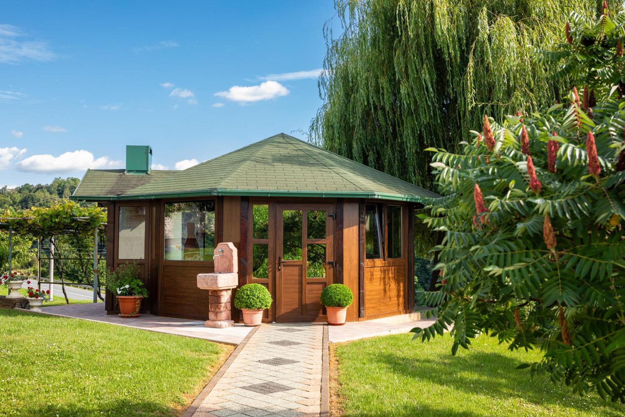 Apartments Lucija Слуни Экстерьер фото